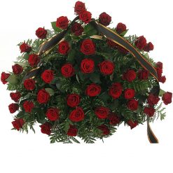 Фото товара 70 красных роз в корзине в 