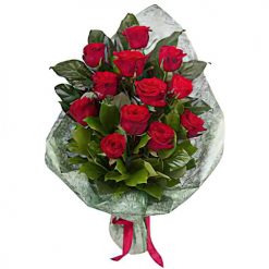 Фото товара 12 красных роз в 